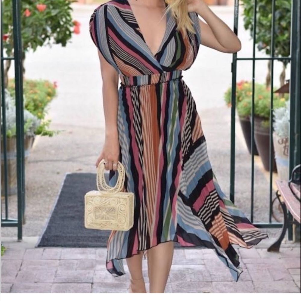 Saylor Lia Pleated Maxi Cocktail Dress